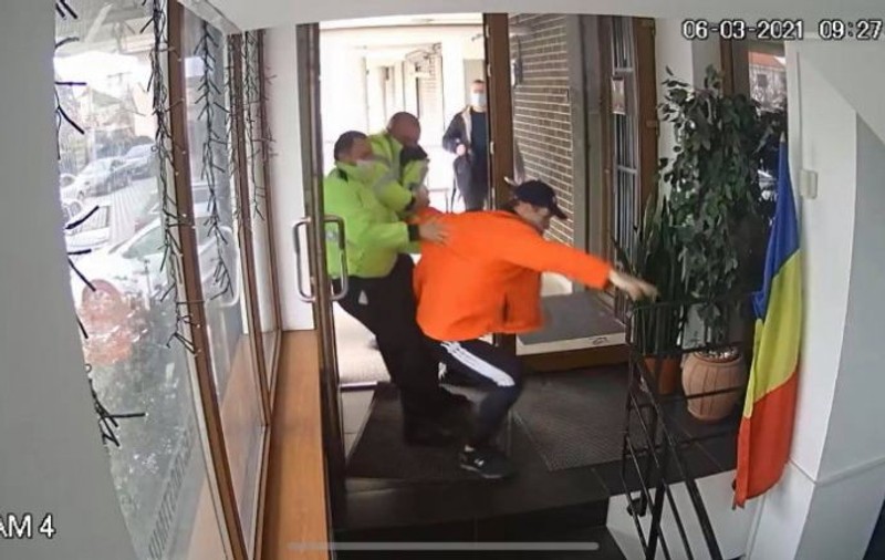 Condamnare în primă instanță pentru tatăl vitreg al Cătălinei Ponor, după ce a agresat doi polițiști locali, la Constanța