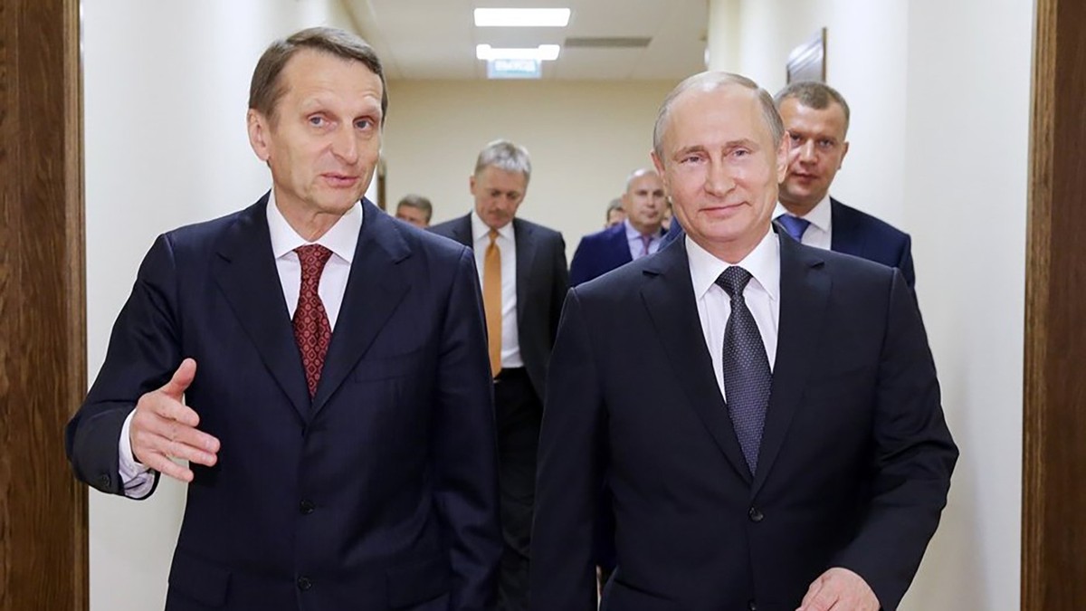 Șeful spionajului rus Serghei Narîșkin, 70 de ani, cu dictatorul rus Vladimir Putin, 72 de ani