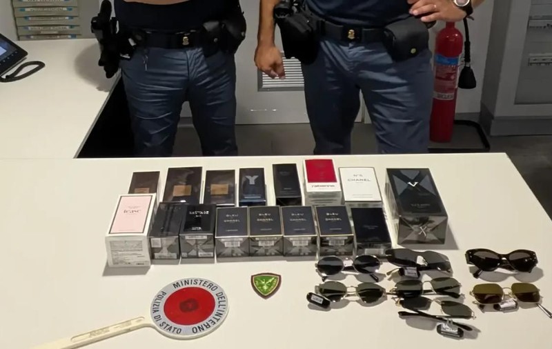 Un român a fost prins cu ochelari și parfumuri furate pe aeroport, în Italia. La cât se ridică valoarea bunurilor găsite în bagajul suspectului