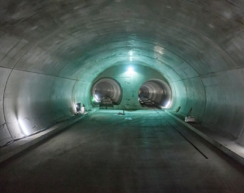 Cel mai lung tunel feroviar va avea 55 de kilometri și va lega două țări europene. Costă peste 8,5 miliarde de euro
