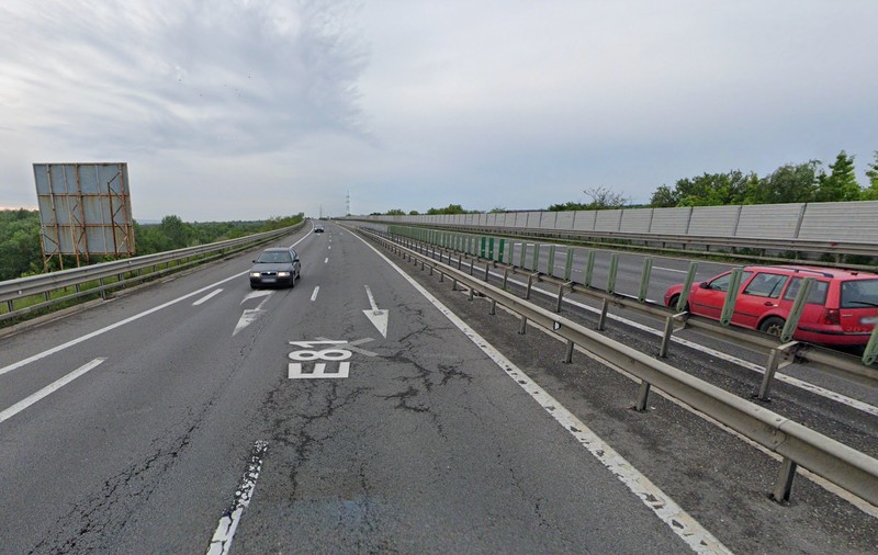 Mașini avariate din cauza unui rost de dilatație defect de pe Autostrada A1 București-Pitești