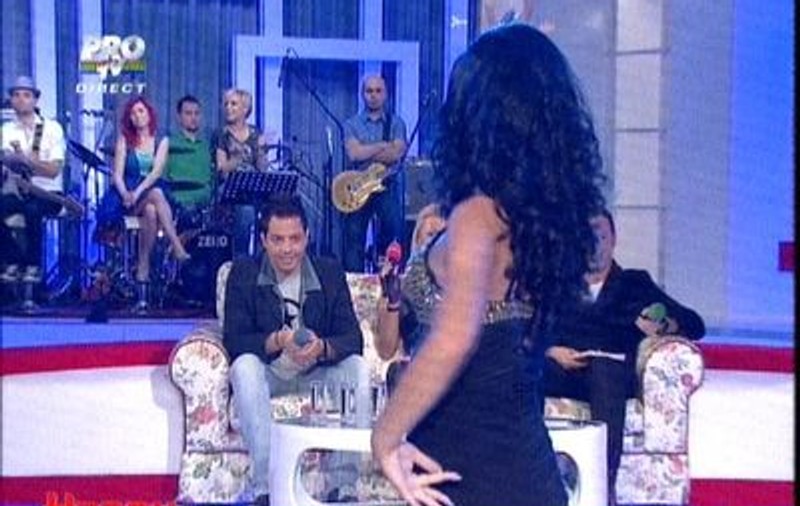 Foto | Jean de la Craiova, cucerit de posteriorul unei dansatoare: "E bine, bine de la spate"