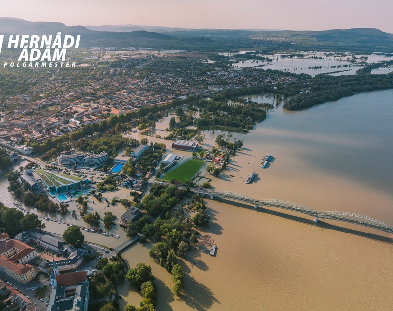 Dunărea a inundat un întreg oraș aflat la 25 km de Budapesta. Viitura ajunge în România săptămâna viitoare