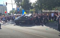 Dusterul Jandarmeriei, imposibil de răsturnat de 10 huligani de la mitingul oierilor. Foto: Instagram/ dragos.cosmin.bota