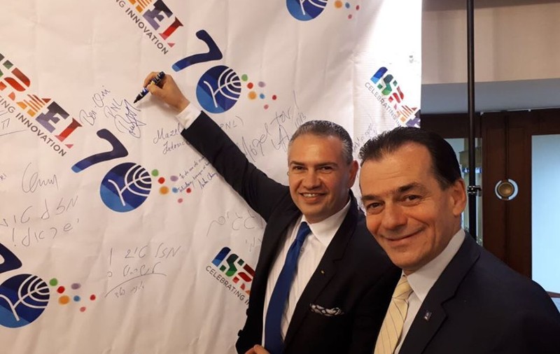 SURSE: Deputatul Ben Oni Ardelean, suspectat că ar fi făcut fotografia cu Orban şi miniştrii, petrecând la Palatul Victoria. Cine se mai afla în birou