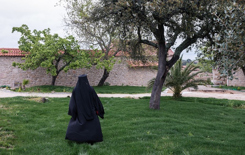 Sărbători în pandemie printre măslini și portocali. Duminica Floriilor în prima mănăstire ortodoxă românească din Portugalia