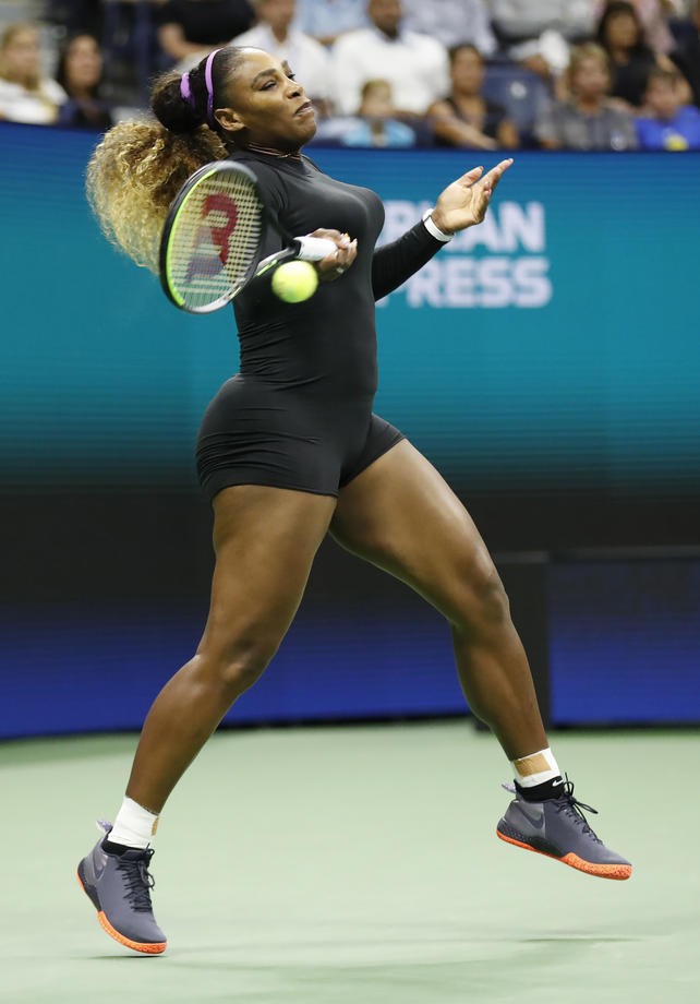 epa07796269 Serena Williams of the US hits a return to Maria Sharapova of Russia during their match on the first day of the US Open Tennis Championships the USTA National Tennis Center in Flushing Meadows, New York, USA, 26 August 2019. The US Open runs from 26 August through 08 September. EPA-EFE/JOHN G. MABANGLO