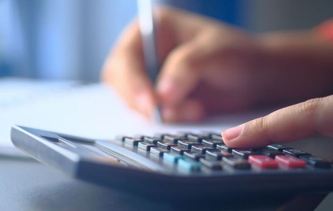 Taxele gospodăriilor au crescut cu 260 de lei, față de un plus salarial de 100 de lei