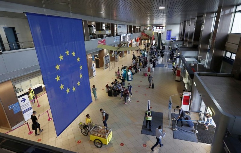 Fost director al Companiei Aeroporturi Bucureşti, reținut de procurori. O mită de 22 de milioane de euro, în atenția DNA