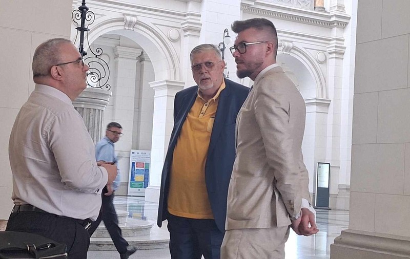 Nou termen în cazul lui Mario Iorgulescu, judecat pentru omor. Avocații lui cer suspendarea procesului. Gino Iorgulescu s-a dus la familia victimei