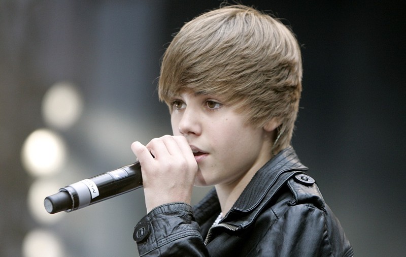 Bieber: "I-aş putea bate pe fraţii Jonas" 