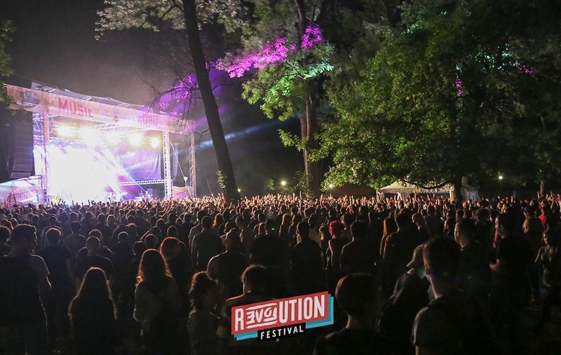 Gogol Bordello, senzația gipsy-punk-rock preferată a Madonnei, vine la Revolution Festival din Timișoara