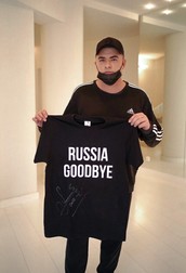 Andrey Danilko și un tricou cu un mesaj sugestiv