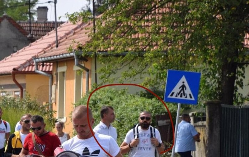 Profesorul bihorean care a instigat împotriva măștilor  în sala de clasă, la miting PSD, alături de mai mulți copii. ”E ceva atât de grav?”