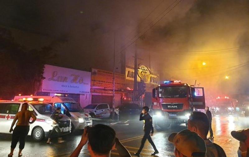 Cel puțin 12 persoane au murit într-un incendiu izbucnit la un bar karaoke din Vietnam
