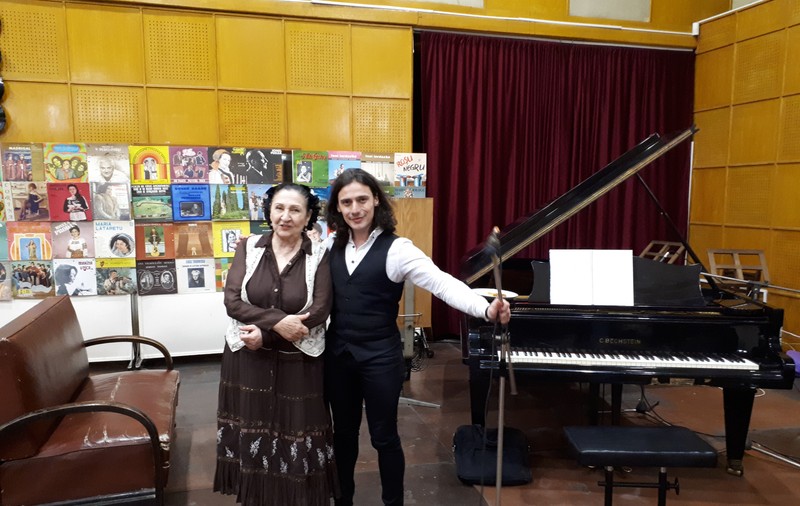 La 75 de ani, Ștefania Rareș face o mișcare îndrăzneață. Cântăreața de muzică populară înregistrează cu tenorul Dragoș Cicu