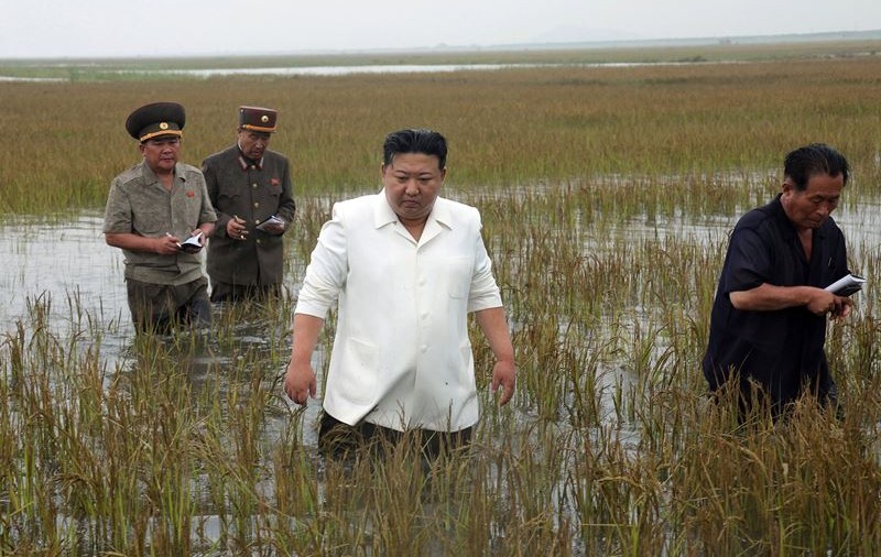 Kim Jong Un critică guvernul, după inundațiile din Coreea de Nord. „Un dezastru uman din cauza iresponsabilităţii leneşilor”