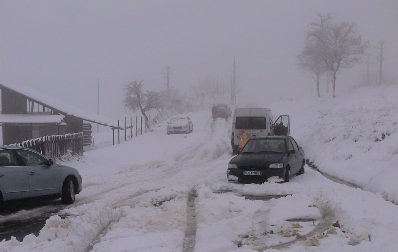 Zăpadă de 20 de centimetri în Mehedinţi 