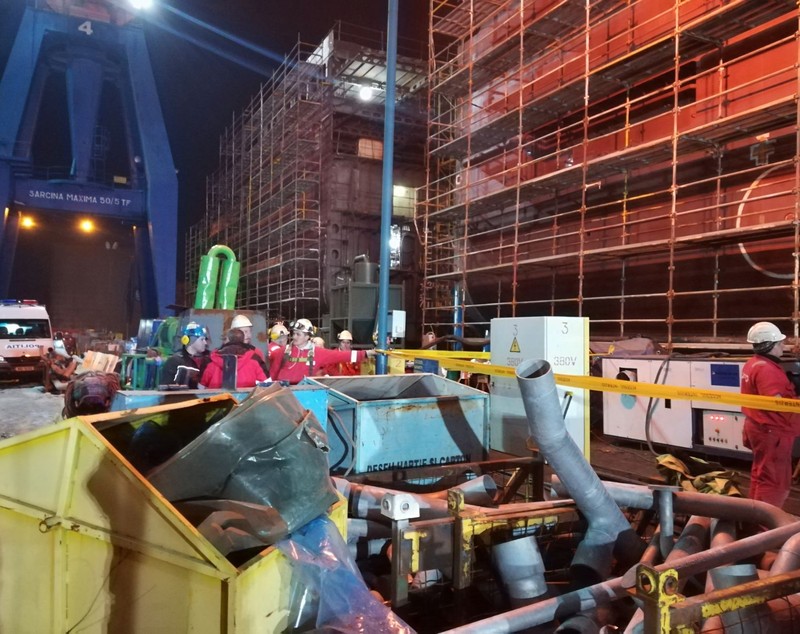 Angajat al Șantierului Naval Vard din Tulcea, mort după ce și-a strivit capul între perete și o piesă metalică | FOTO&VIDEO