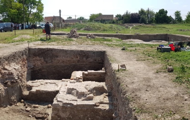 Biserică mai veche de 840 de ani descoperită în Timiș. S-a găsit și o monedă bizantină