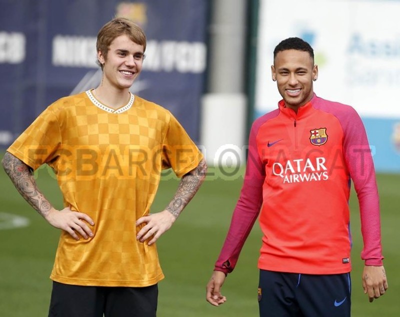 Justin Bieber s-a antrenat împreună cu vedetele echipei FC Barcelona / GALERIE FOTO&VIDEO