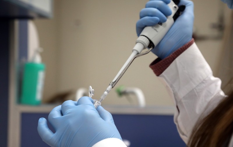 Un nou caz de infectare cu Omicron, confirmat la o femeie revenită din Congo