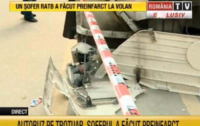 Un autobuz a ajuns pe trotuar. Șoferul RATB a făcut preinfarct