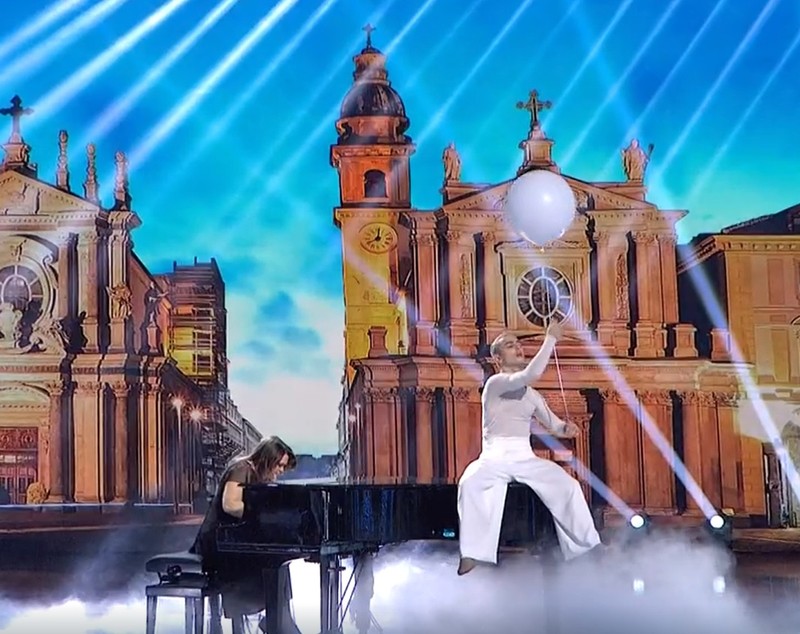 Denisa Curtașu, românca din Târgoviște care a câștigat o etapă a show-ului „De pe stradă pe scenă”, de la Rai 1, și-a întâlnit mama după 5 ani