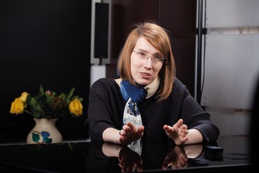 Eugenia Gusilov este absolventă Fulbright și absolventă a Universității Columbia, New York (SUA), are un master în afaceri internaționale, cu o concentrare în&nbsp;managementul și politica internațională a energiei și un certificat în studii ruse la Institutul Harriman