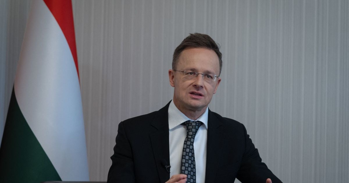 Ministrul ungar al Afacerilor Externe și Comerțului, Péter Szijjártó, vorbește în timpu unei conferințe de presă