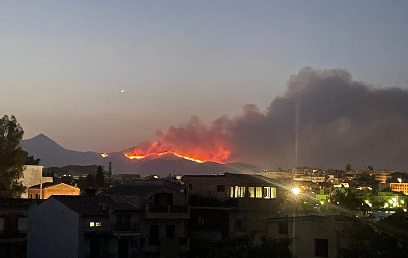 Incendiu de proporții și în nordul insulei Corfu. Cinci așezări au fost evacuate