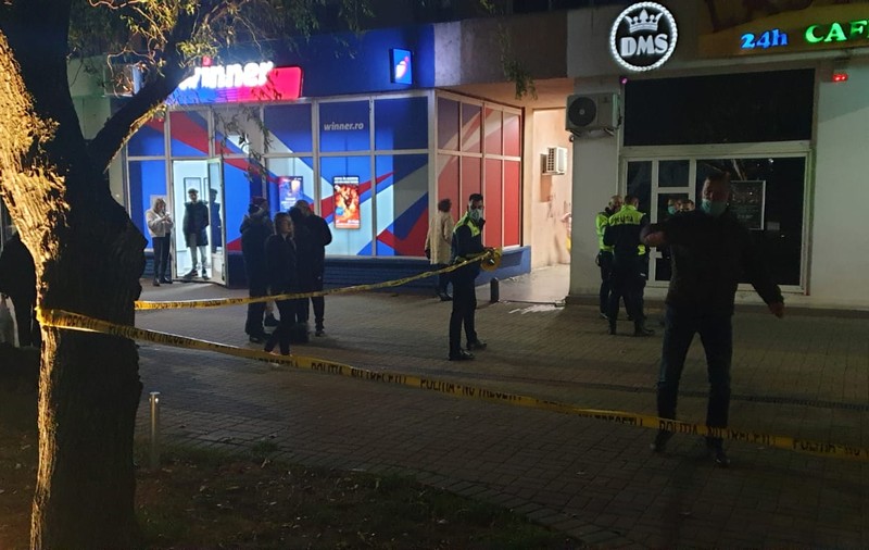 Scandal pe o stradă din Arad: Un bărbat l-a tăiat cu cuțitul pe un tânăr şi a tras focuri de armă