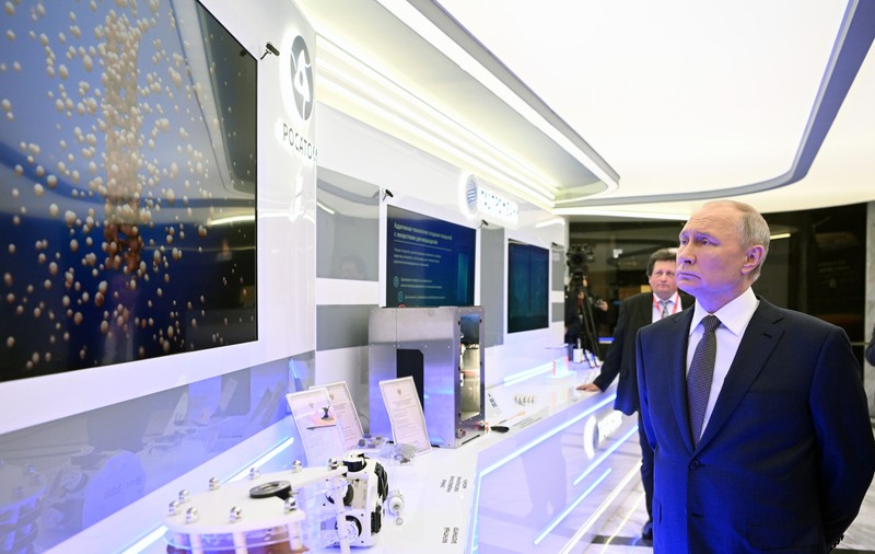 Putin susține că Rusia este aproape de a produce vaccinuri împotriva cancerului