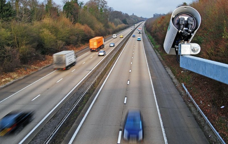 17 metri care pot anula mii de amenzi pentru viteză, pe o autostradă din Europa: o zonă cu limită de 80 km/h ar putea fi greșit semnalizată
