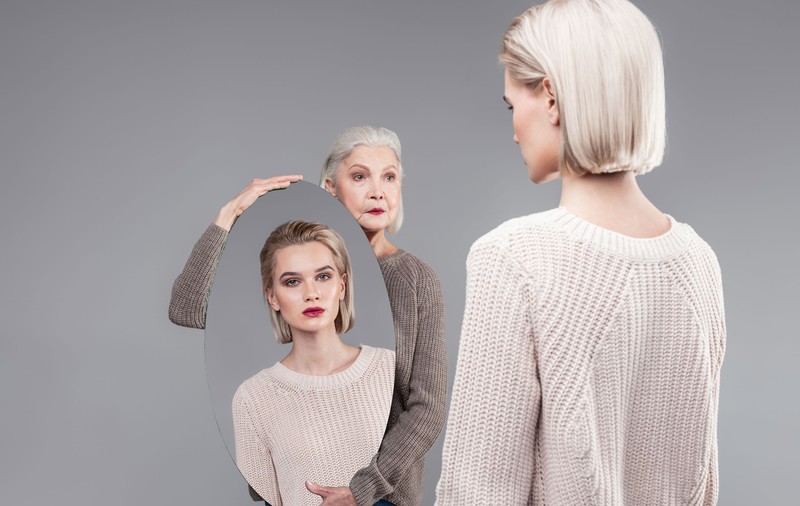 Cele mai bune vopsele și nuanțatoare pentru păr blond cenușiu