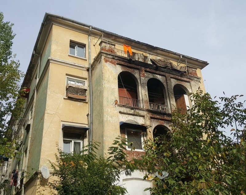 FOTO | 28 de persoane evacuate dintr-un cămin de nefamilişti din Craiova, în urma unui incendiu
