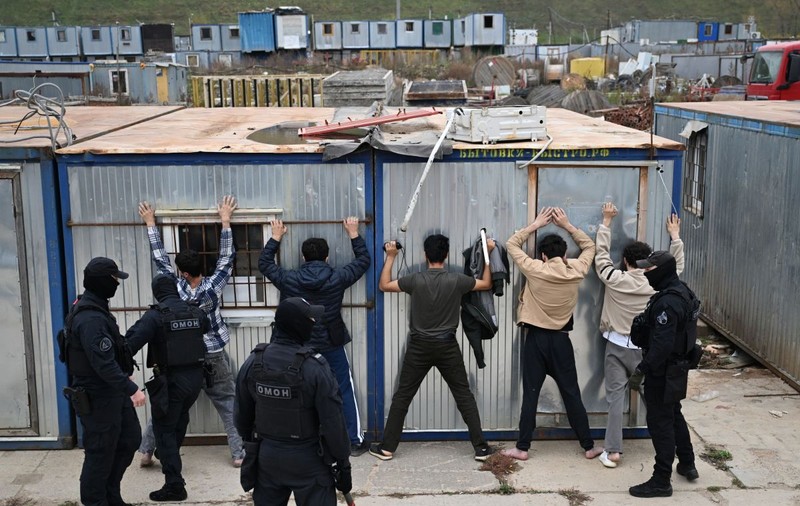 Lupte de stradă între migranți, la Moscova: „Cetățenii străini care nu sunt închişi vor fi expulzaţi”