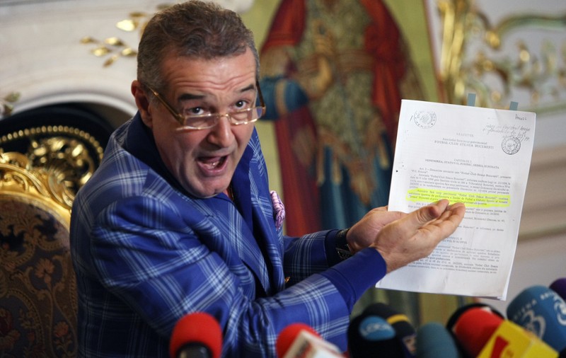 După căderea cabinetului Ponta, Gigi Becali a prins curaj: ^"Oprea a vrut să-mi fure Steaua. Dacă eram cu el în ring, îl băteam!"