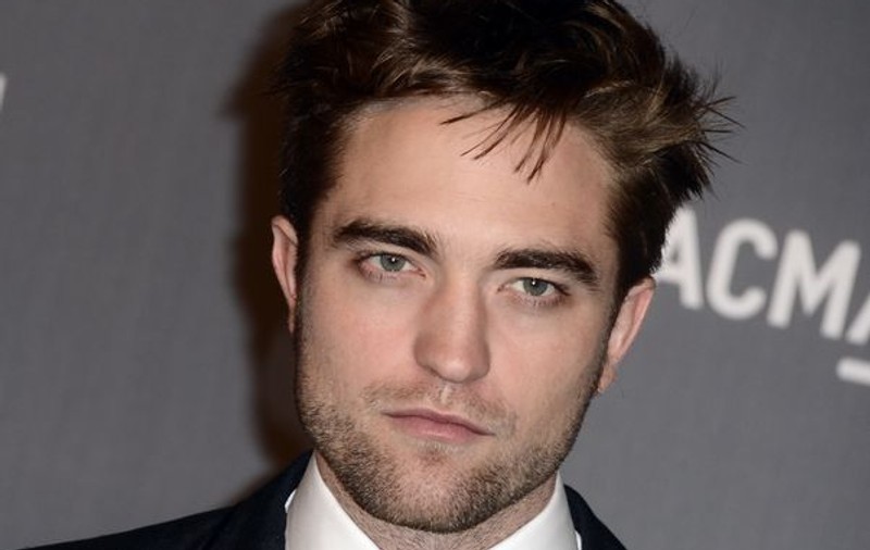 Robert Pattinson a primit o sumă FABULOASĂ să fie imaginea unui parfum