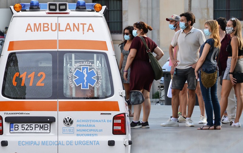 Maxi taxi COVID. Pacienți pozitivi, transportaţi şi câte 8 în ambulanţă la spital, deși încărcătura virală e importantă în agresivitatea pe care o capătă boala