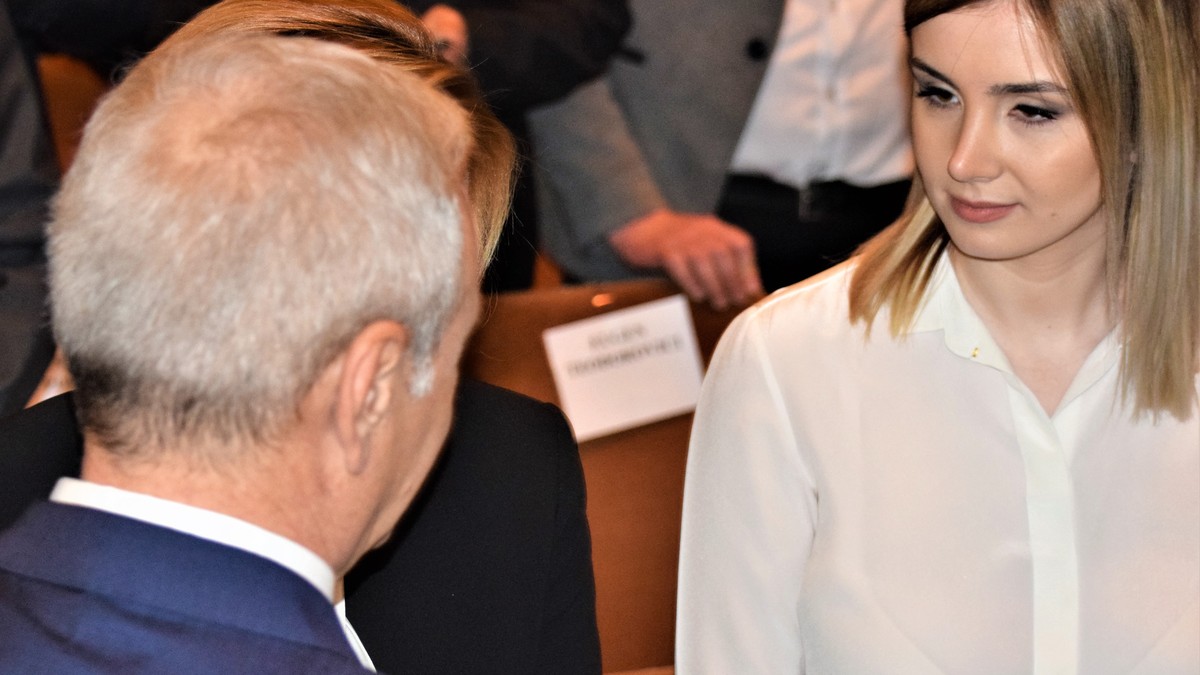 Viorica Dăncilă ar accepta să fie nașa lui Dragnea