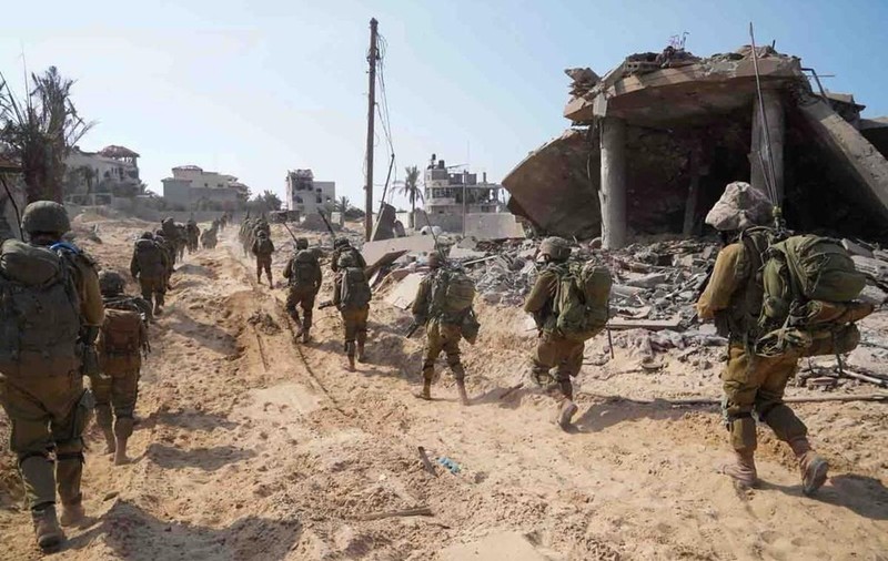 Război Israel-Hamas, ziua 30: Netanyahu exclude din nou o încetare a focului dacă Hamas nu eliberează ostaticii. Israelul spune că a găsit arme și echipamente militare în case din Gaza