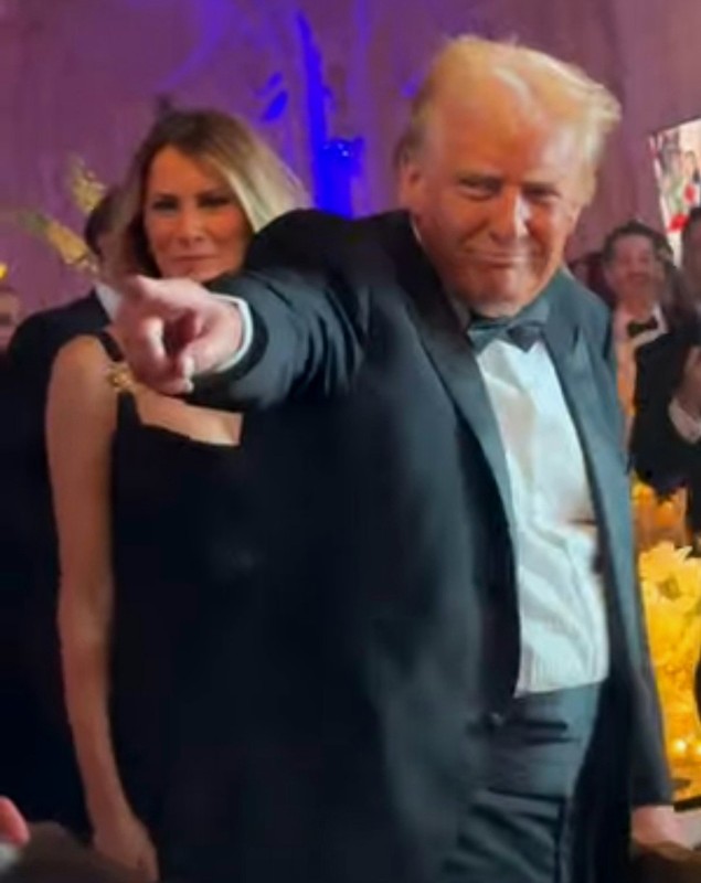 Donald Trump și Elon Musk, dans viral în noaptea de Revelion. S-au distrat pe ritmurile piesei „YMCA” VIDEO