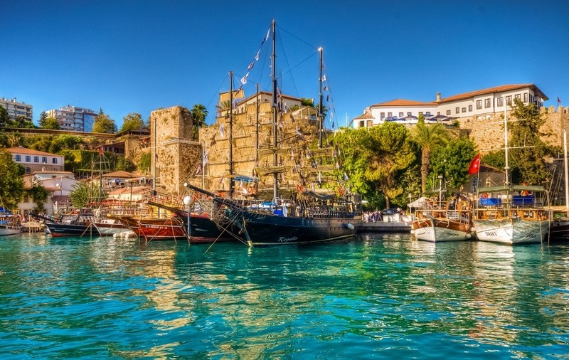 (P) Antalya, destinația încărcată de istorie şi simboluri