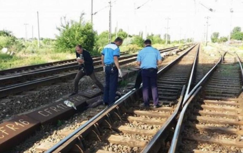 Un adolescent de 17 ani din Harghita a fost lovit de tren,  în zona pasajului feroviar din oraşul Gheorgheni. Băiatul nu a supraviețuit impactului