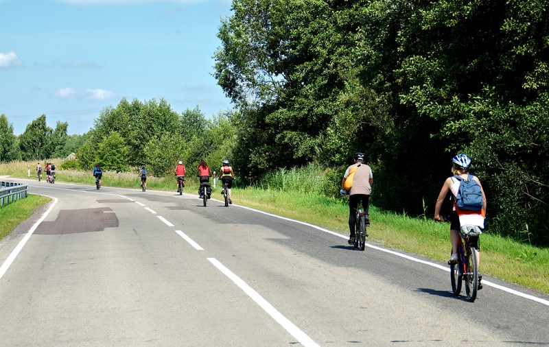 Consiliul Județean Vaslui, obligat în instanță să-i achite daune unui biciclist care a căzut într-o groapă. Care e suma