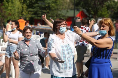 Salutare fără distanțare