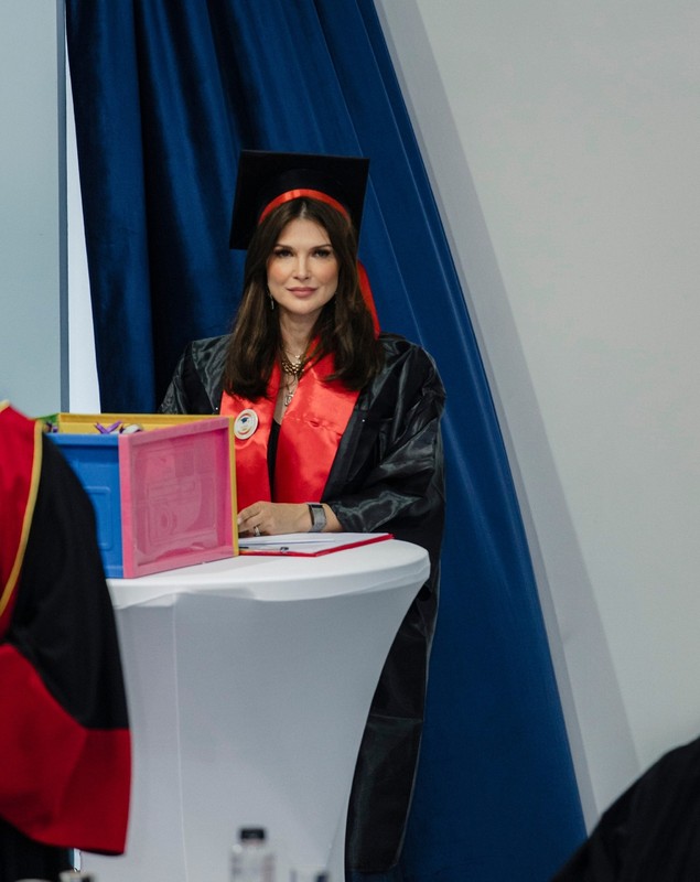 Vedete din România care s-au înscris la facultate după 40 de ani