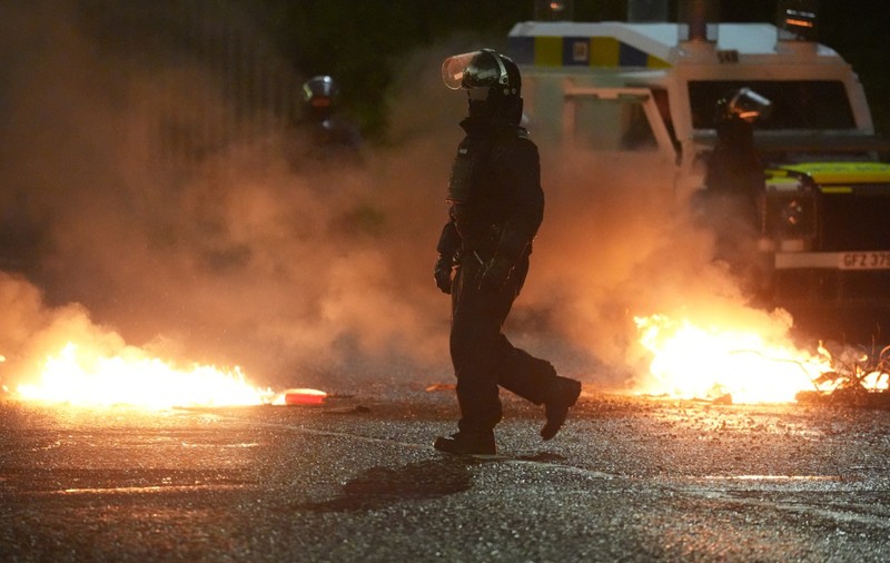 Elena, o româncă din Irlanda de Nord, trăiește în teroare, cu valiza la ușă și luminile stinse pe timp de noapte: „Vor să mă facă să fug”