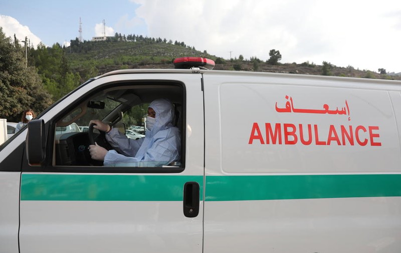 Un medic israelian, concediat după ce a fost surprins scuipând portrete ale lui Iisus